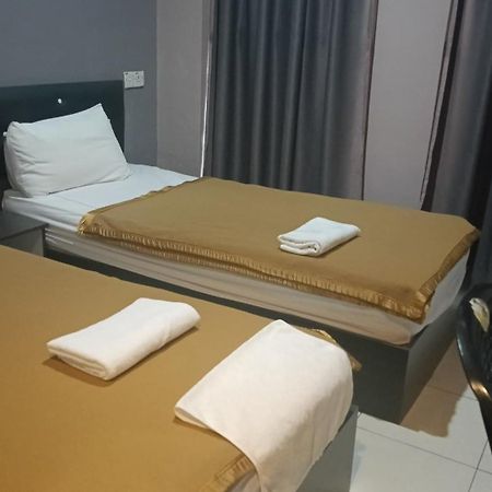 CK Hotel Lumut Buitenkant foto