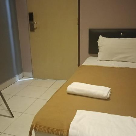 CK Hotel Lumut Buitenkant foto