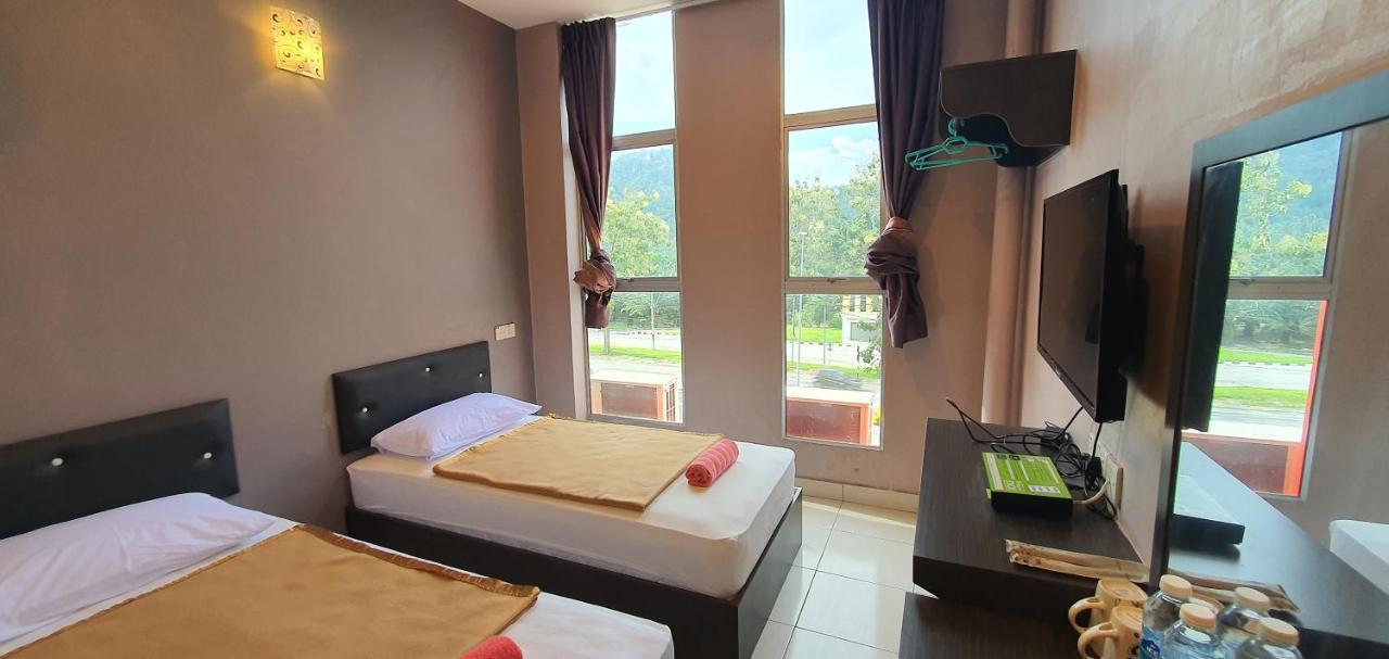 CK Hotel Lumut Buitenkant foto