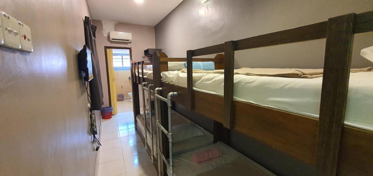 CK Hotel Lumut Buitenkant foto