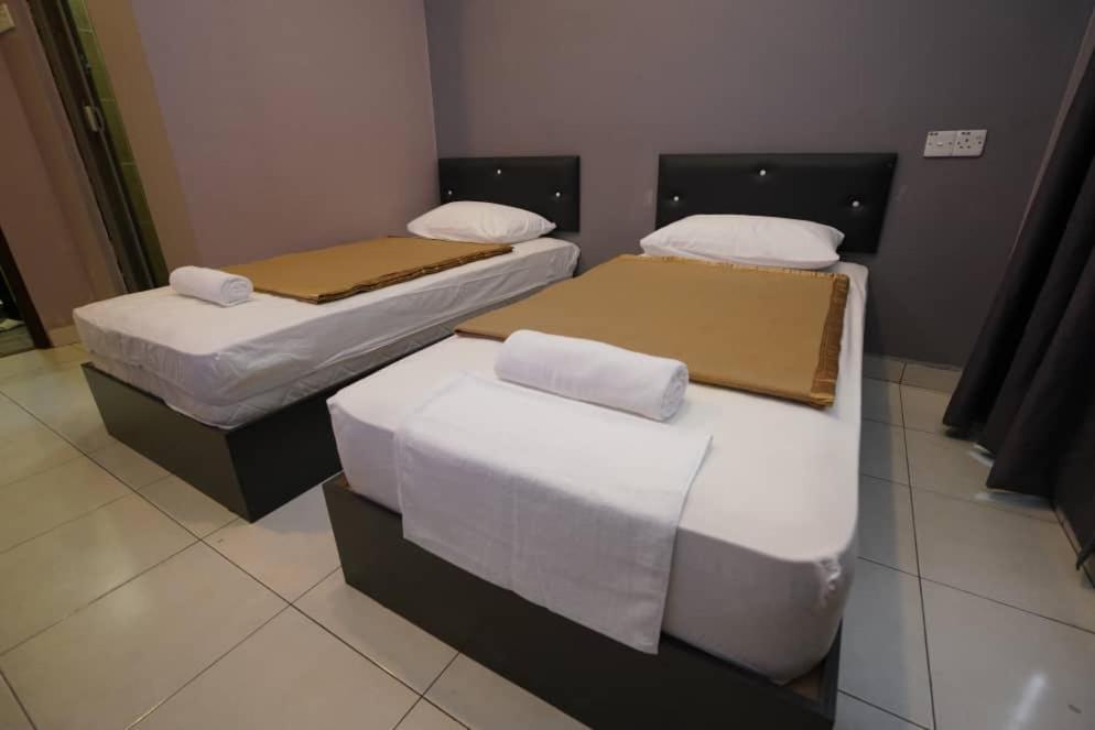 CK Hotel Lumut Buitenkant foto