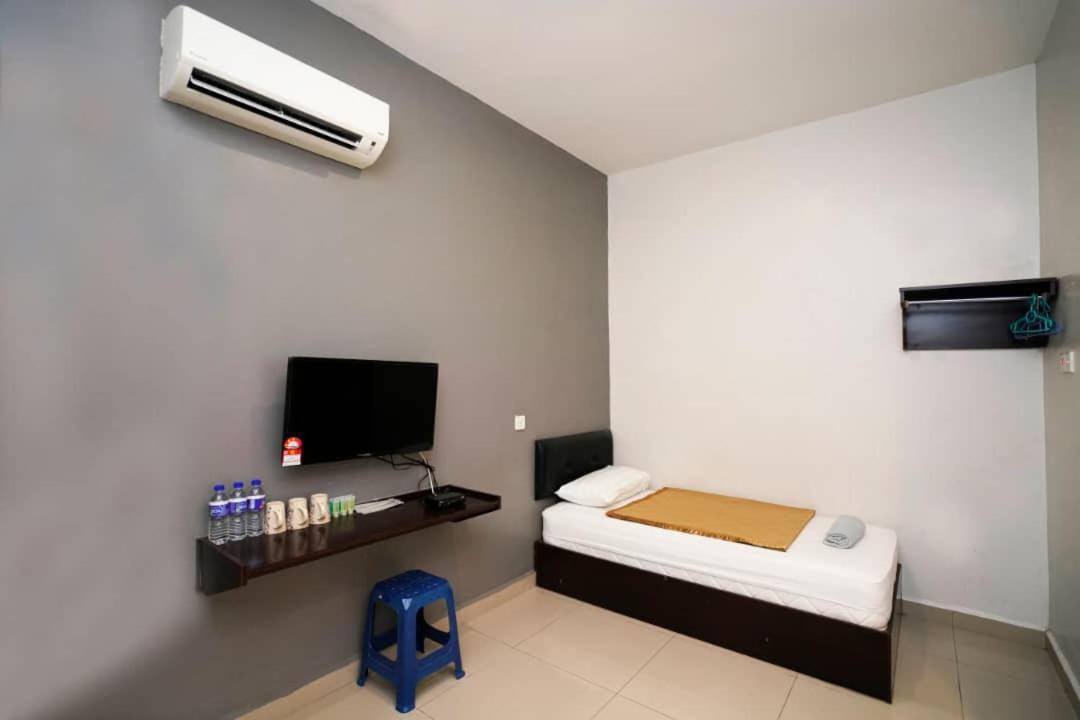 CK Hotel Lumut Buitenkant foto