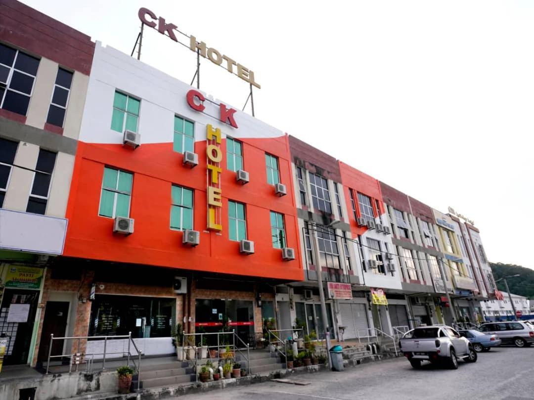 CK Hotel Lumut Buitenkant foto