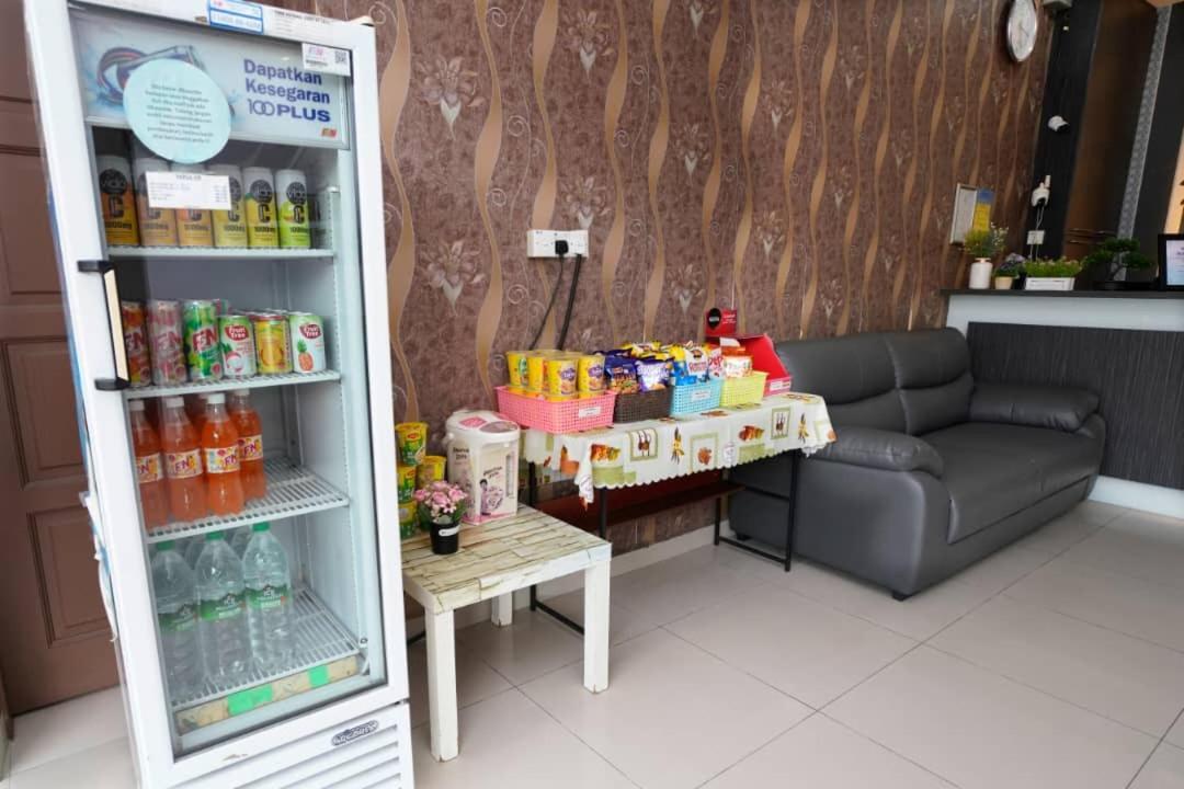 CK Hotel Lumut Buitenkant foto