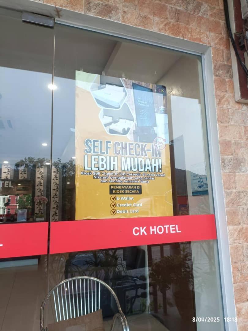 CK Hotel Lumut Buitenkant foto