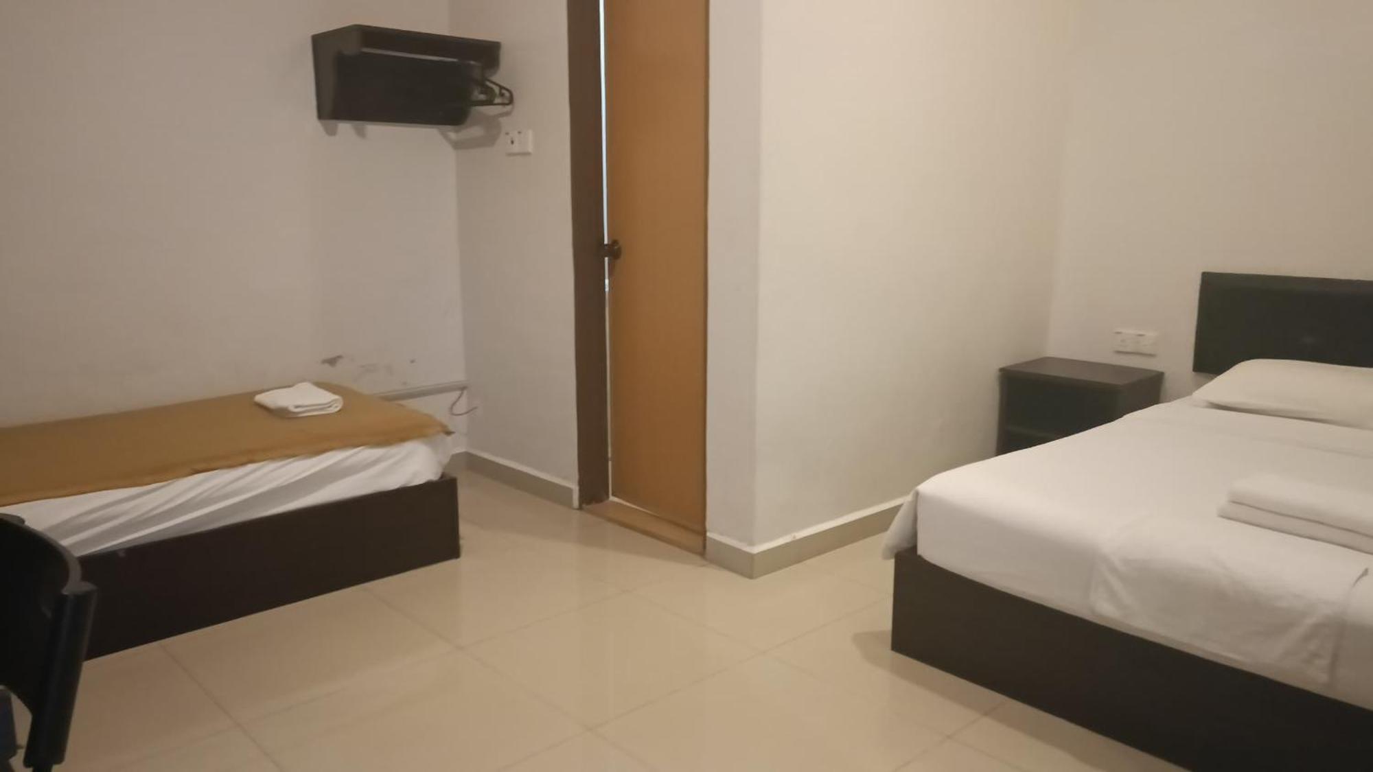 CK Hotel Lumut Buitenkant foto