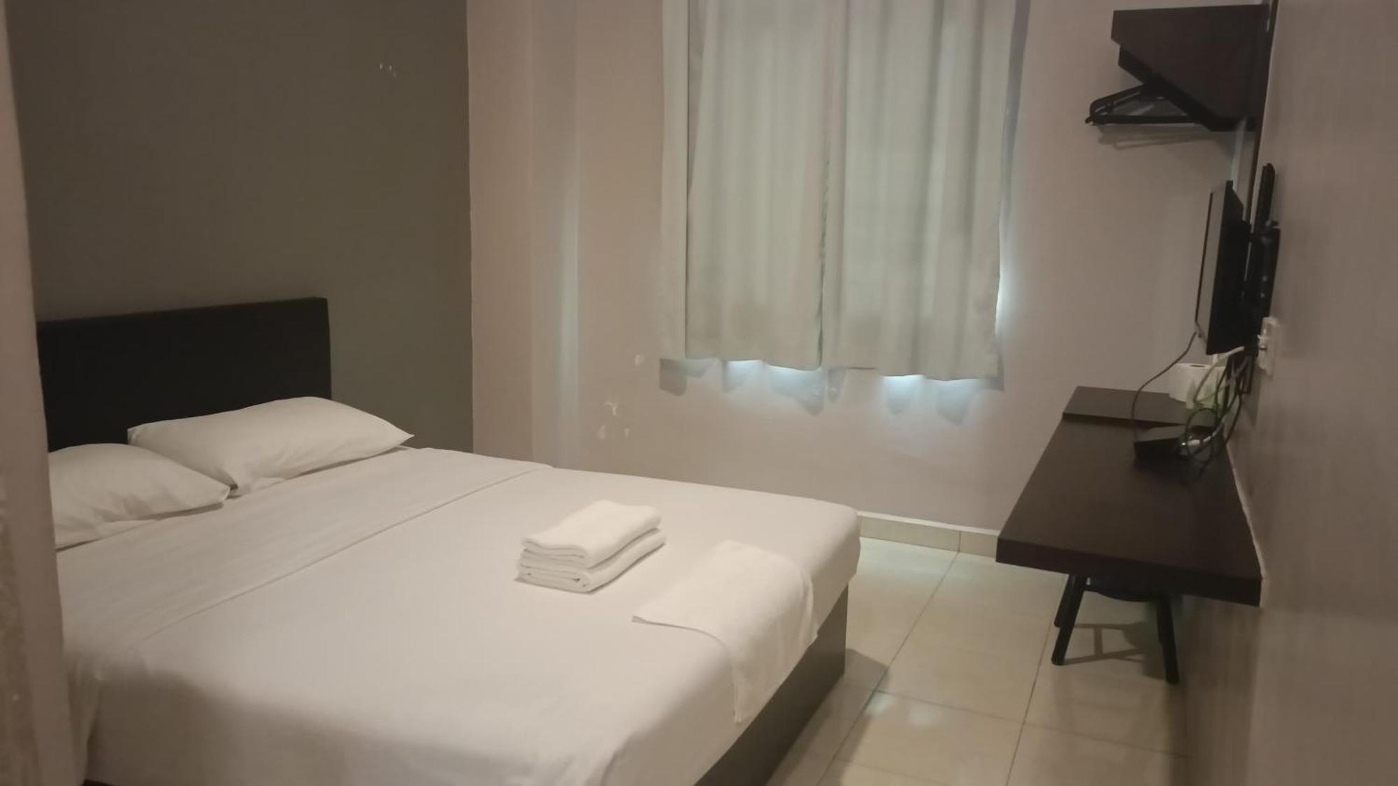 CK Hotel Lumut Buitenkant foto